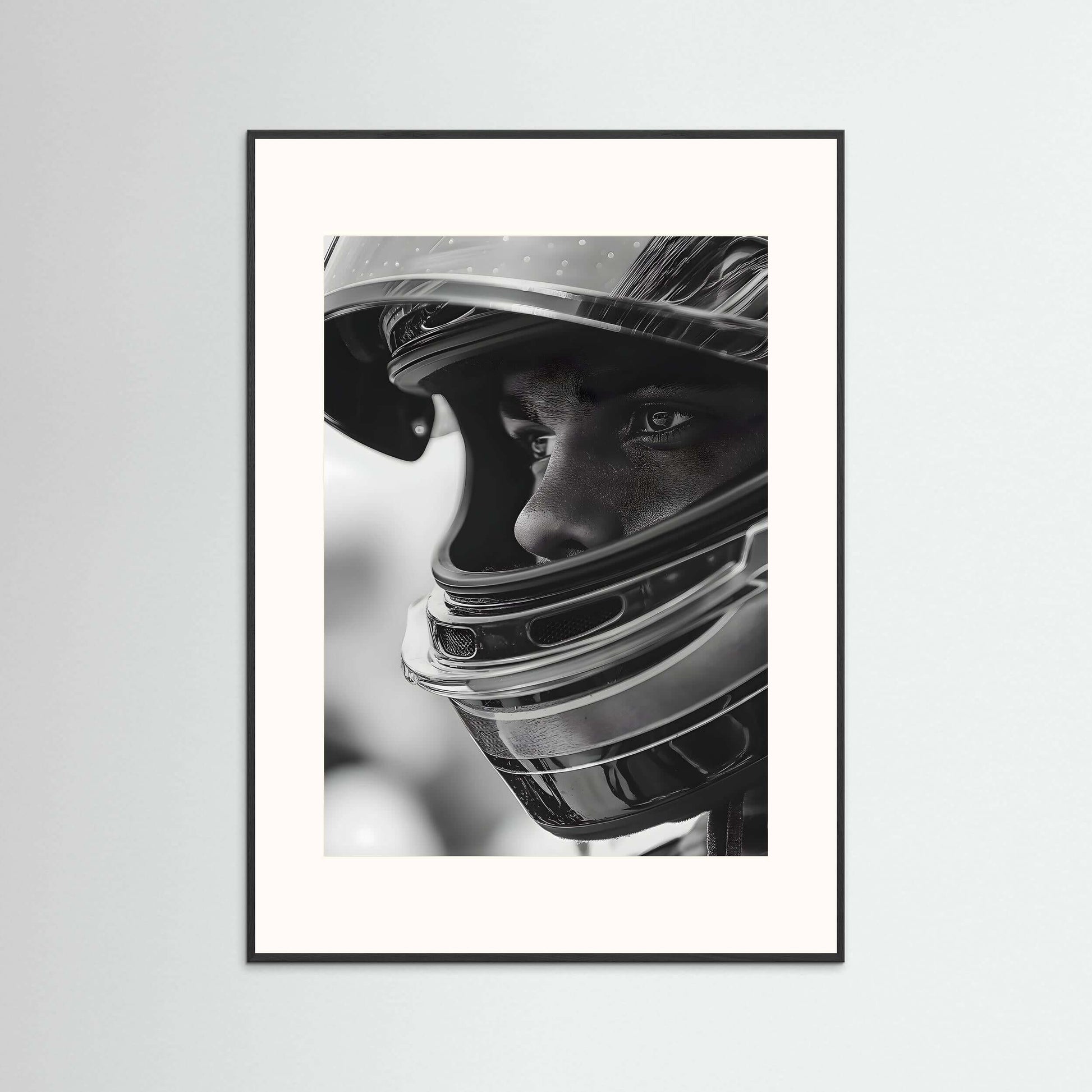 Racing Helmet Portrait Wall Print – Modern Black & White Motorsport Artwork