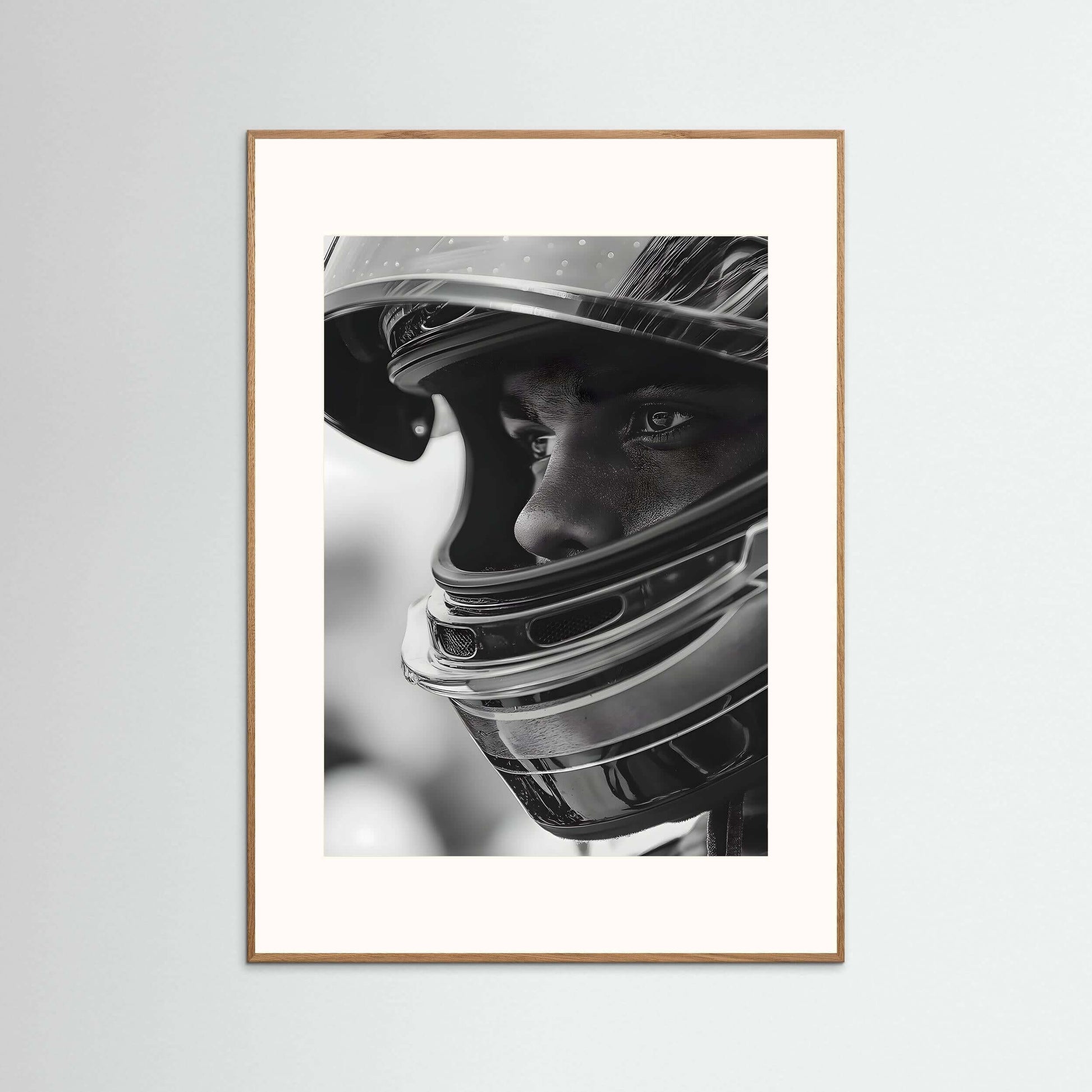 Racing Helmet Portrait Wall Print – Modern Black & White Motorsport Artwork