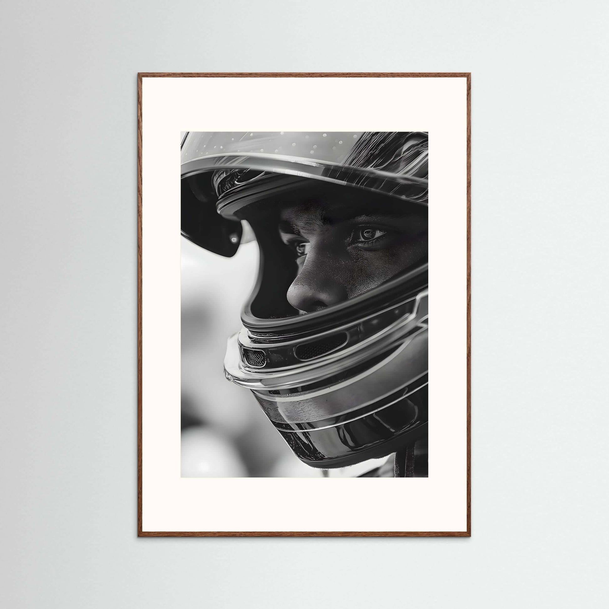 Racing Helmet Portrait Wall Print – Modern Black & White Motorsport Artwork